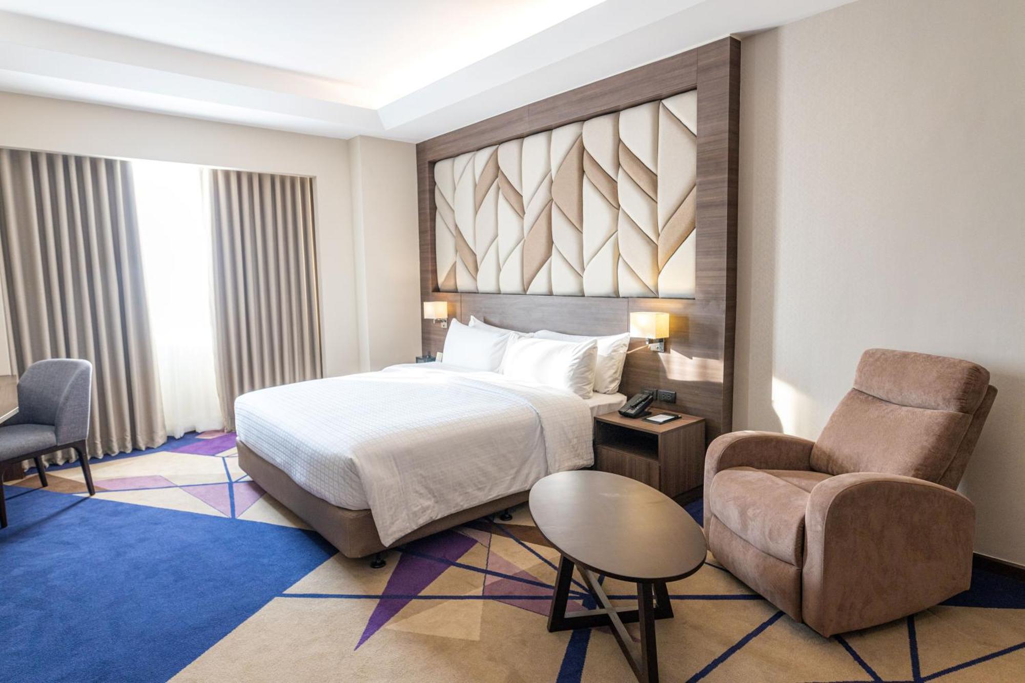 Luxent Hotel Quezon City Εξωτερικό φωτογραφία